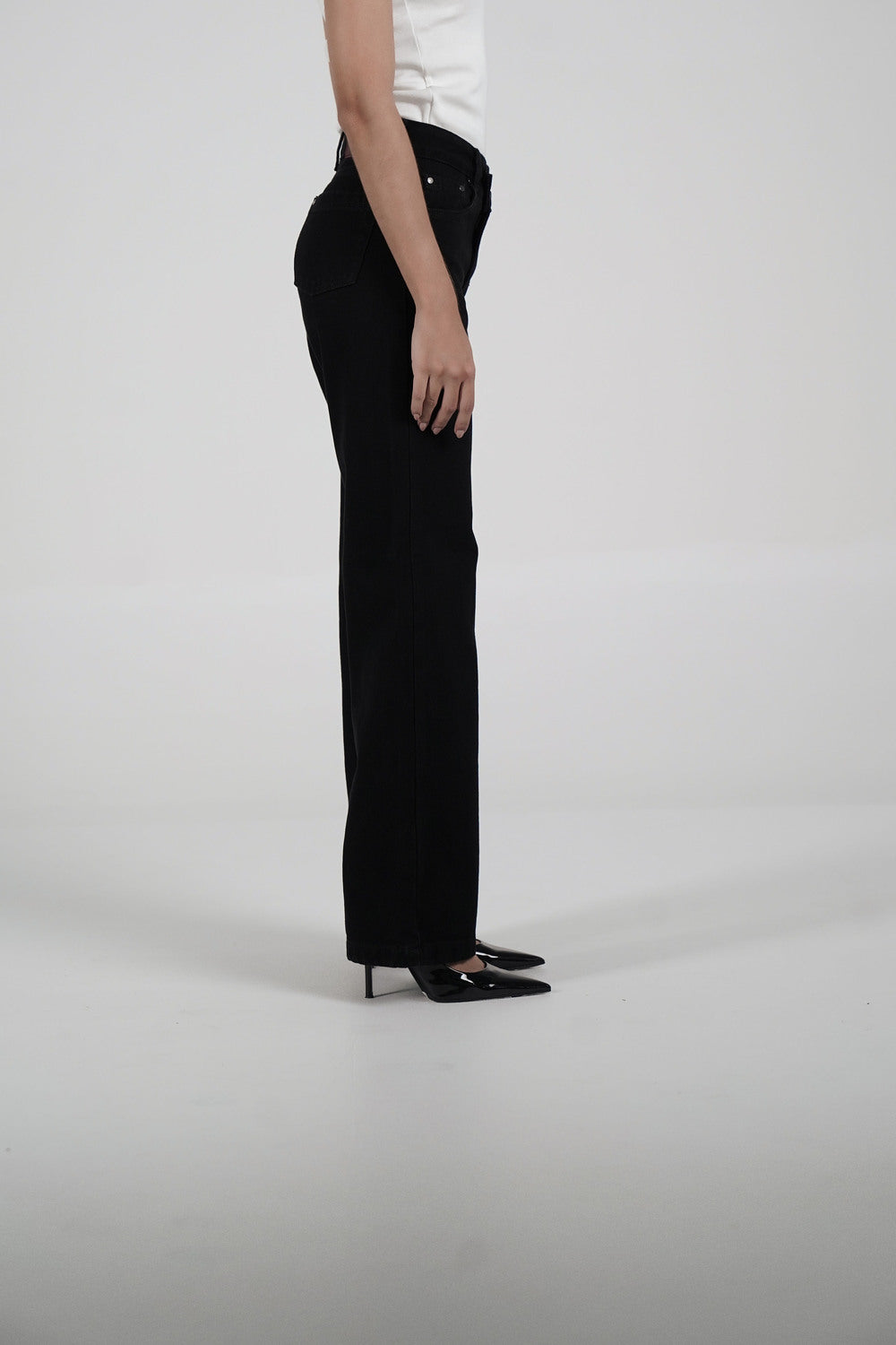Jean noir à taille croisée