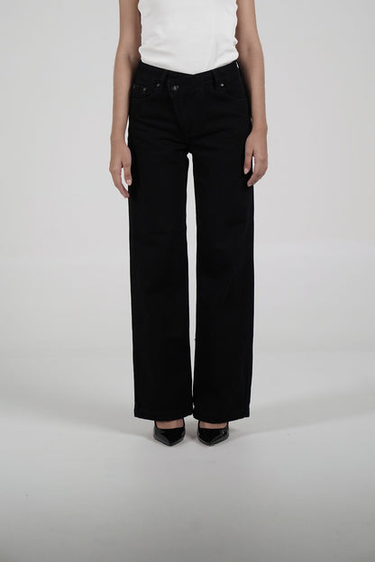 Jean noir à taille croisée