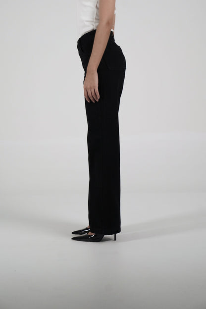 Jean noir à taille croisée
