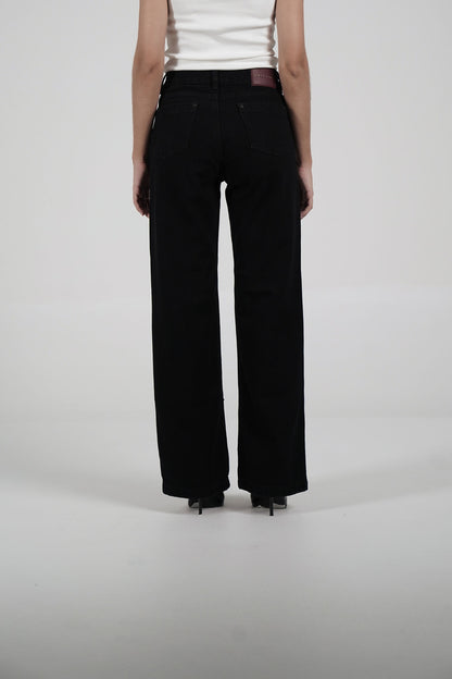 Jean noir à taille croisée
